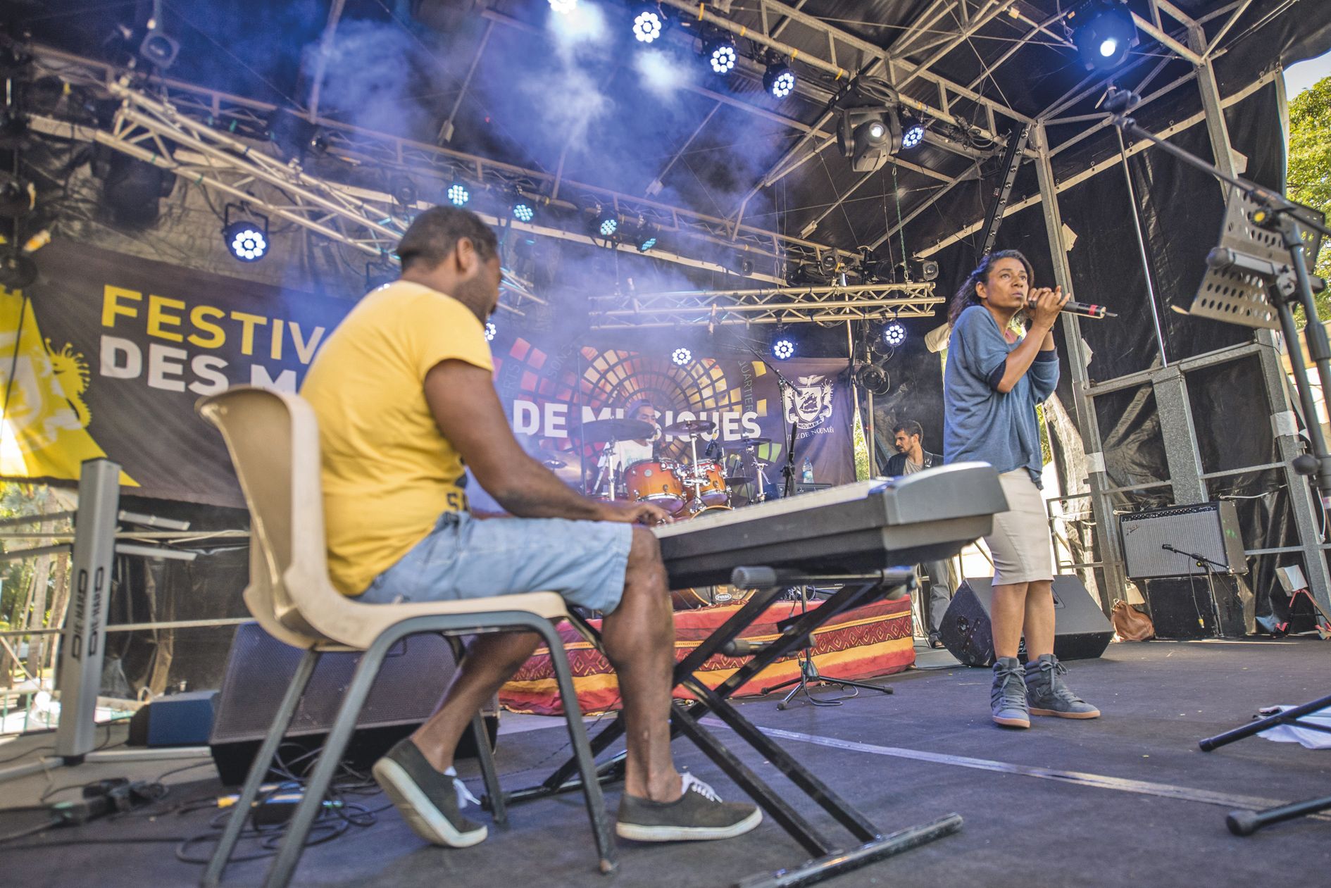 Le groupe Notes d’opium a remplacé au pied levé les stars du groupe de métal japonais Necronomidol, invité pour l’occasion, et dont le concert a été annulé presque au dernier moment. Notes d’opium, au style jazz, répète à la maison de musique de Tuband.