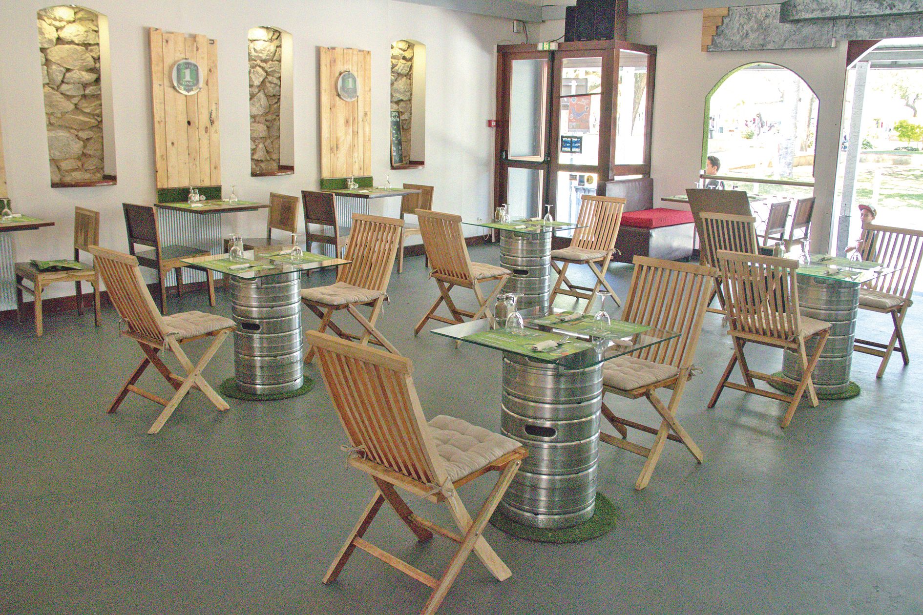 Le District, anciennement Yaki Grill et Flex, va proposer, à partir du mois de novembre, une soirée karaoké le jeudi, à partir de 18 heures, en partenariat avec l’association Passion karaoké. Pour la gérante du District, le public existe pour le karaoké, 