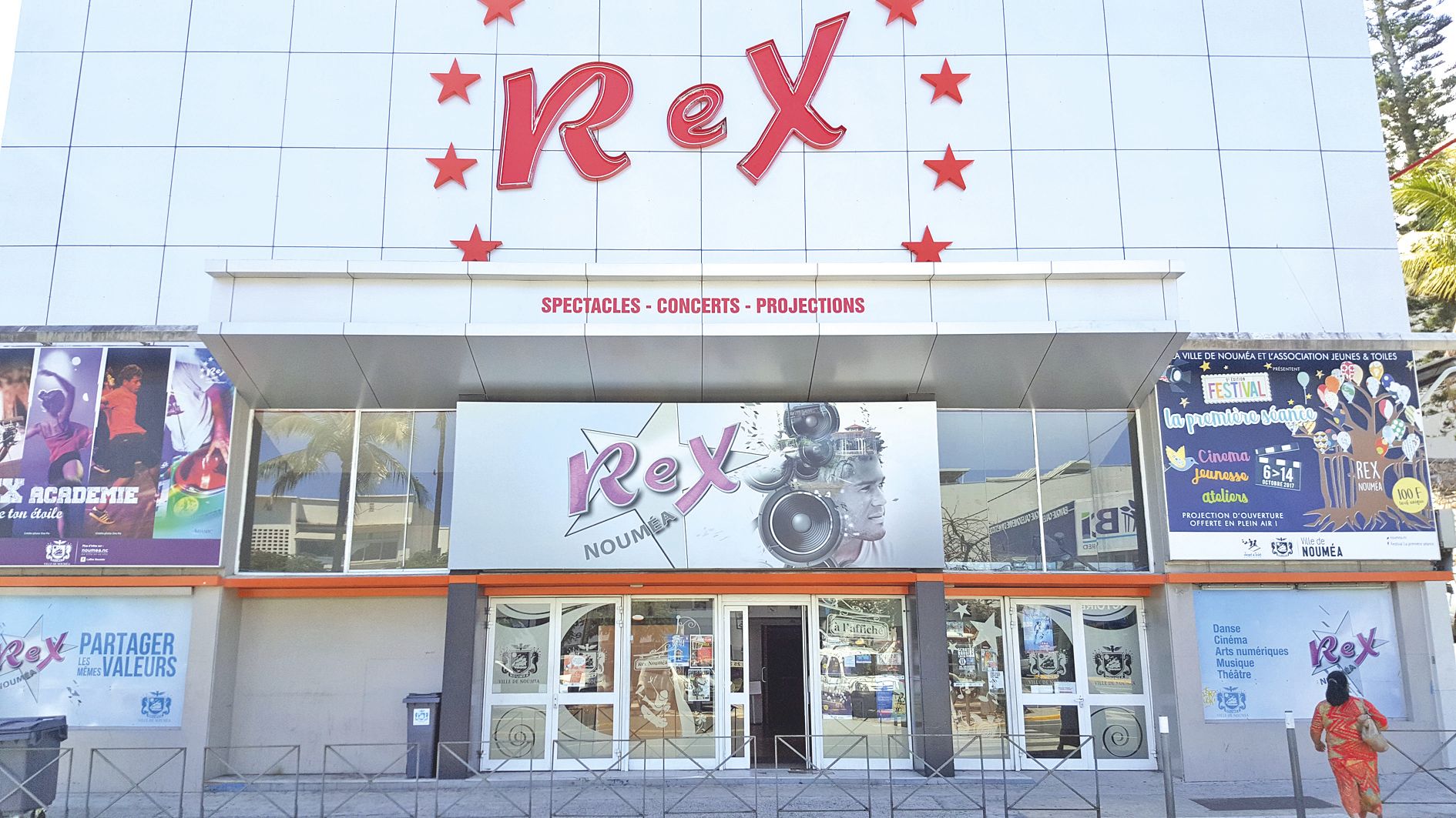 Au Rex, on chante dans la salle de cinéma, à l’étage, tous les derniers mercredis du mois depuis des années. « On l’a toujours fait, indique Manuel Touraille, président de l’Adamic, qui gère le Rex. C’est assez apprécié, c’est pour le plaisir. » Entre 17 