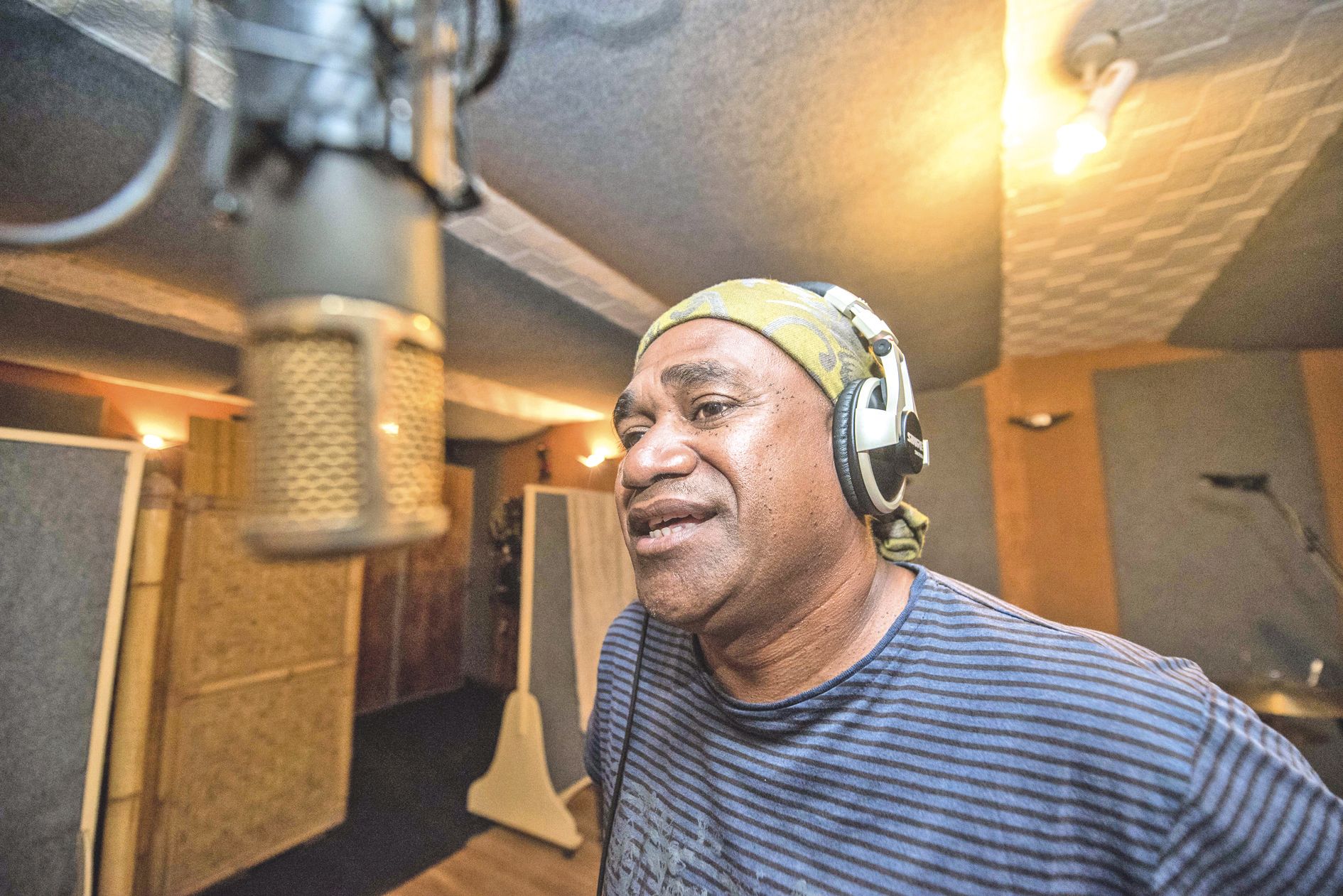 Le passage au studio Mangrove a été un moment de  créativité pour le chanteur et ses acolytes.