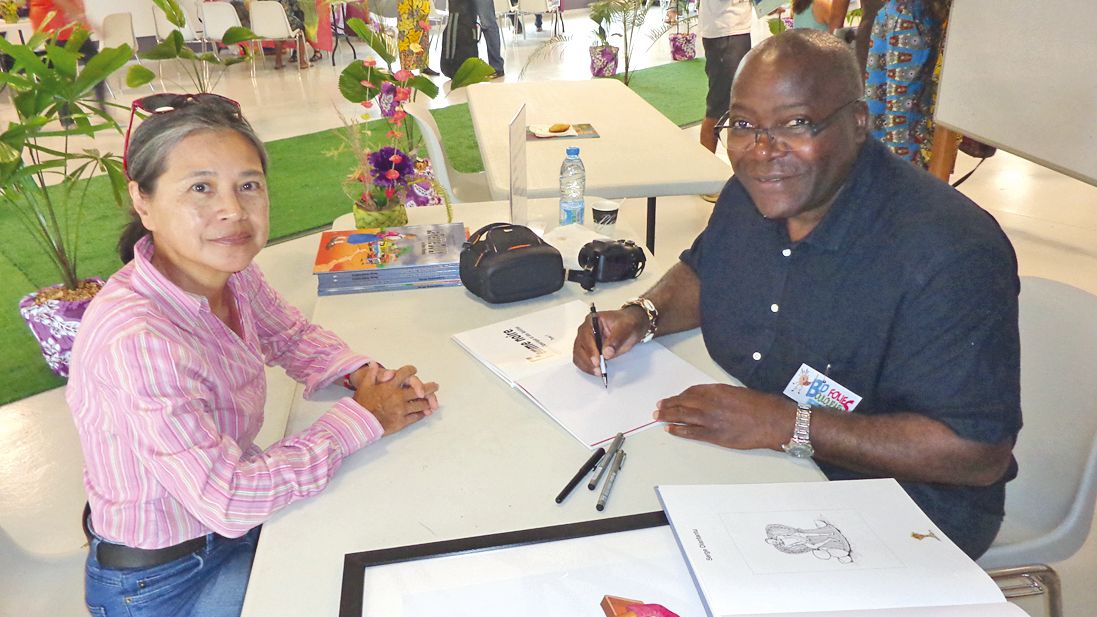 Ce festival rassemble des artistes du monde entier et du pays. Serge Diantantu est Congolais et il dessine pour des scénaristes, des historiens et pour des ouvrages scolaires. « La BD est un moyen efficace de lutter contre l’ignorance et l’oubli et je sui