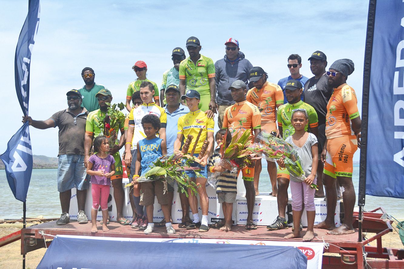 Les deux derniers représentants des équipes d\'Ouvéa ne prendront pas le départ ce matin de Koumac. Philibert Mindia (hors délais) et Gabriel Ouckewen (abandon) étaient les deux représentants loyaltiens hier entre Kaala-Gomen et Tiabet. Ça valait bien une