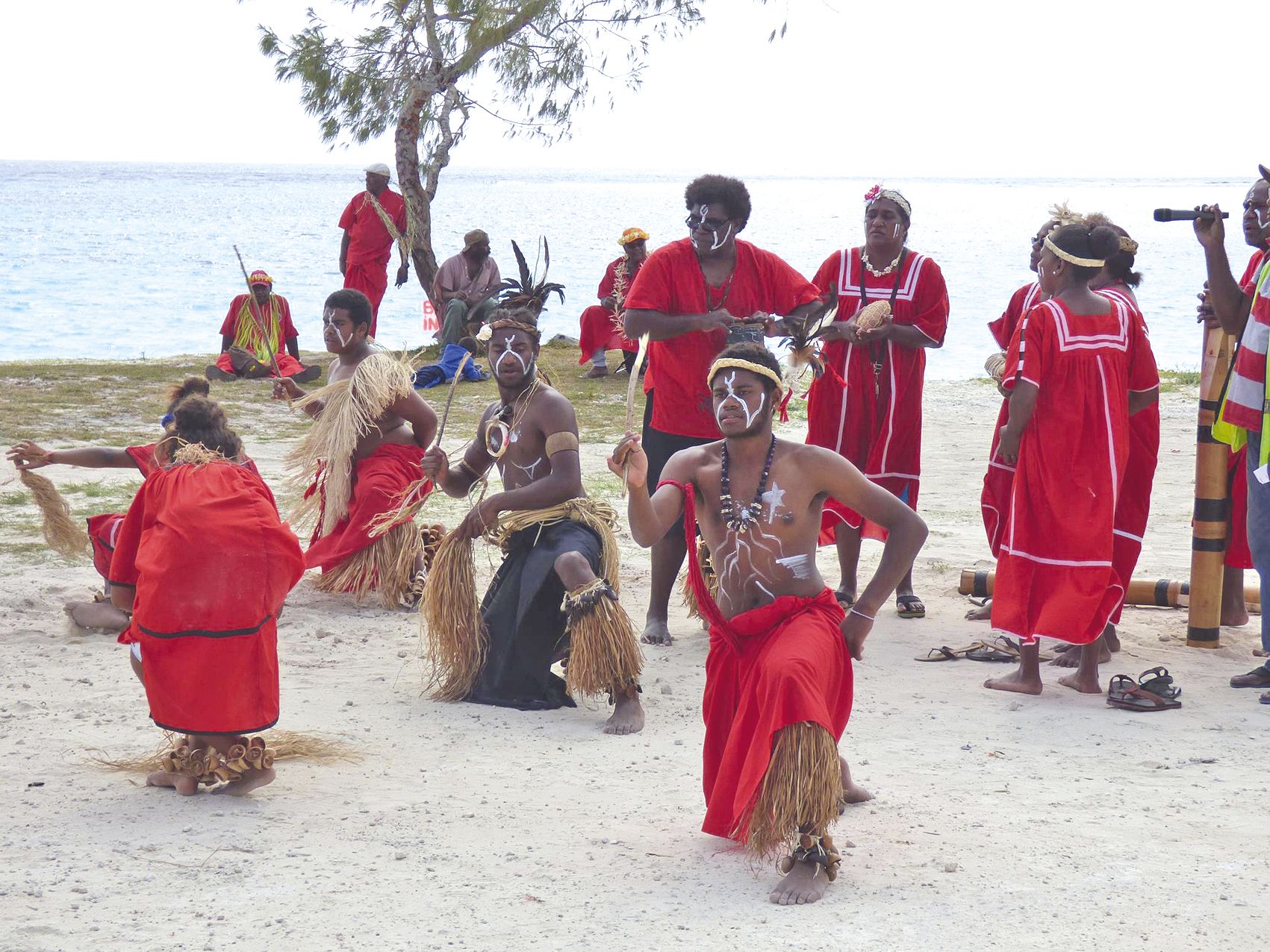 Les journées ont été rythmées par les danses traditionnelles, les chorales locales, les tournois sportifs (beach-volley  et beach-soccer) et les animations musicales après des temps de podium libre où les jeunes groupes pouvaient partager leur talent