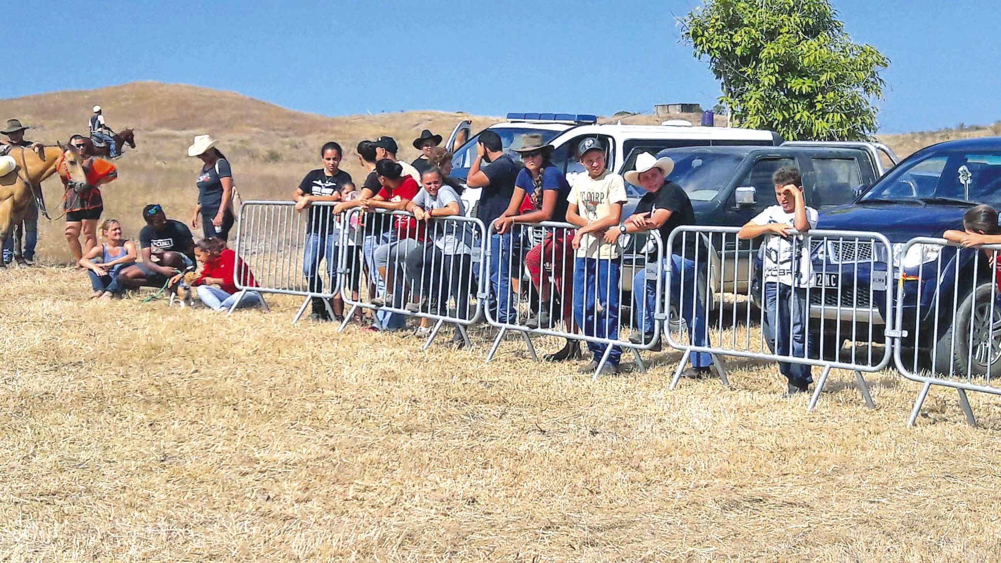 Le public est venu nombreux malgré la chaleur qui régnait sur le site à l’occasion de cette journée à l\'ambiance résolument broussarde.