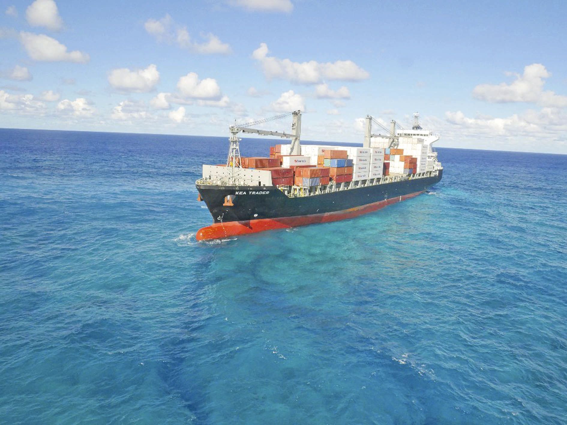 Dès que le niveau de flottaison sera suffisant pour extraire le porte-conteneurs du récif, celui-ci sera remorqué et conduit dans la rade de Nouméa avant d’être remis à son propriétaire, la société Lomar Shipping.