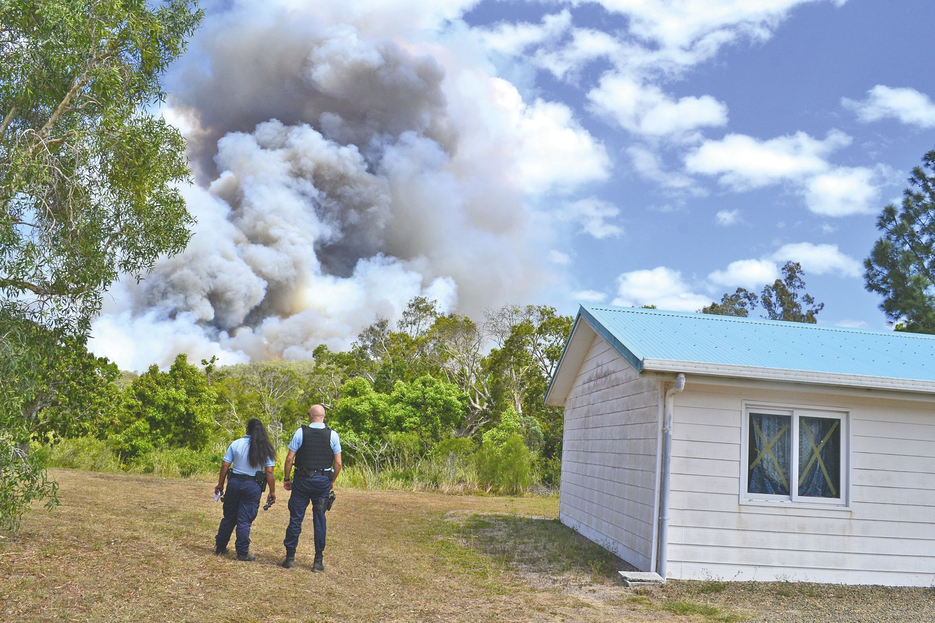 Les gendarmes de Païta étaient mobilisés pour réguler la circulation sur la RT1 et afin d’épauler les pompiers dans les missions de reconnaissance à Bangou.