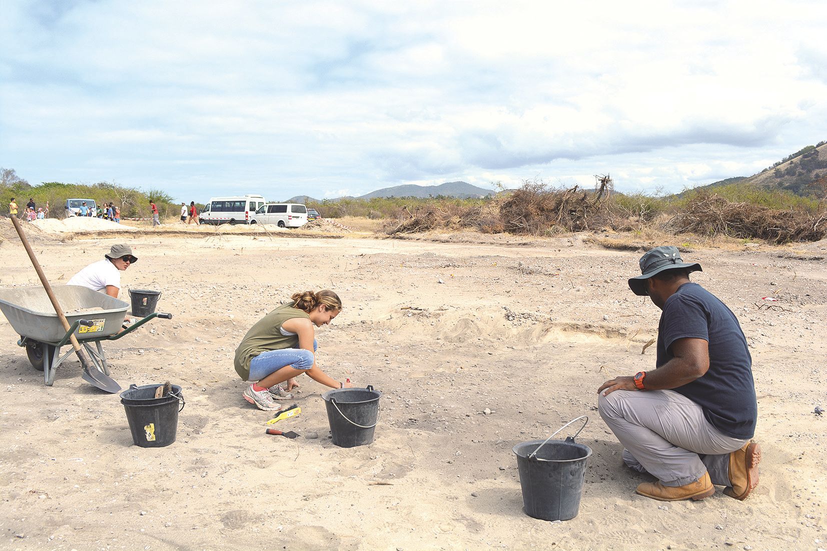 Les adultes comme les enfants ont pu découvrir un chantier grandeur nature sur lequel évoluent Jean-Marie Wadrawane et Stéphanie Domergue, de l’Institut d’archéologie de Nouvelle-Calédonie et du Pacifique (IANCP) et responsables de l’opération fouille du 