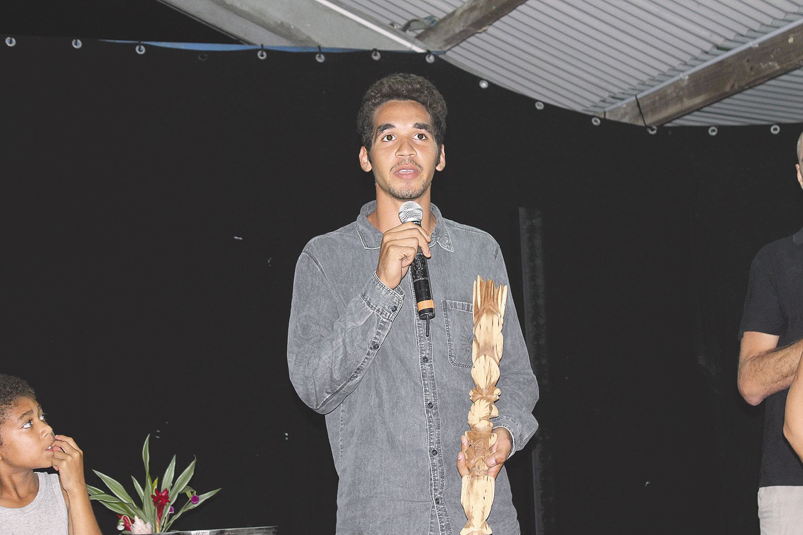 Sans surprise, c’est l’histoire de Zach Doomadgee, métis aborigène grandissant en ville mais qui prépare sa cérémonie d’initiation dans le bush, qui a le plus touché les spectateurs et valu au jeune homme le Prix du public.