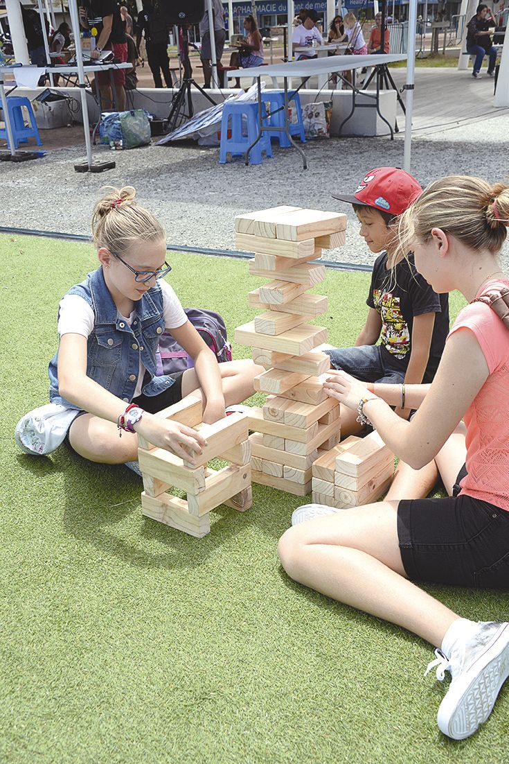 L’animation était aussi à terre avec des jeux de bois. Comme ce Jenga géant, mais aussi du tir à l’arc.
