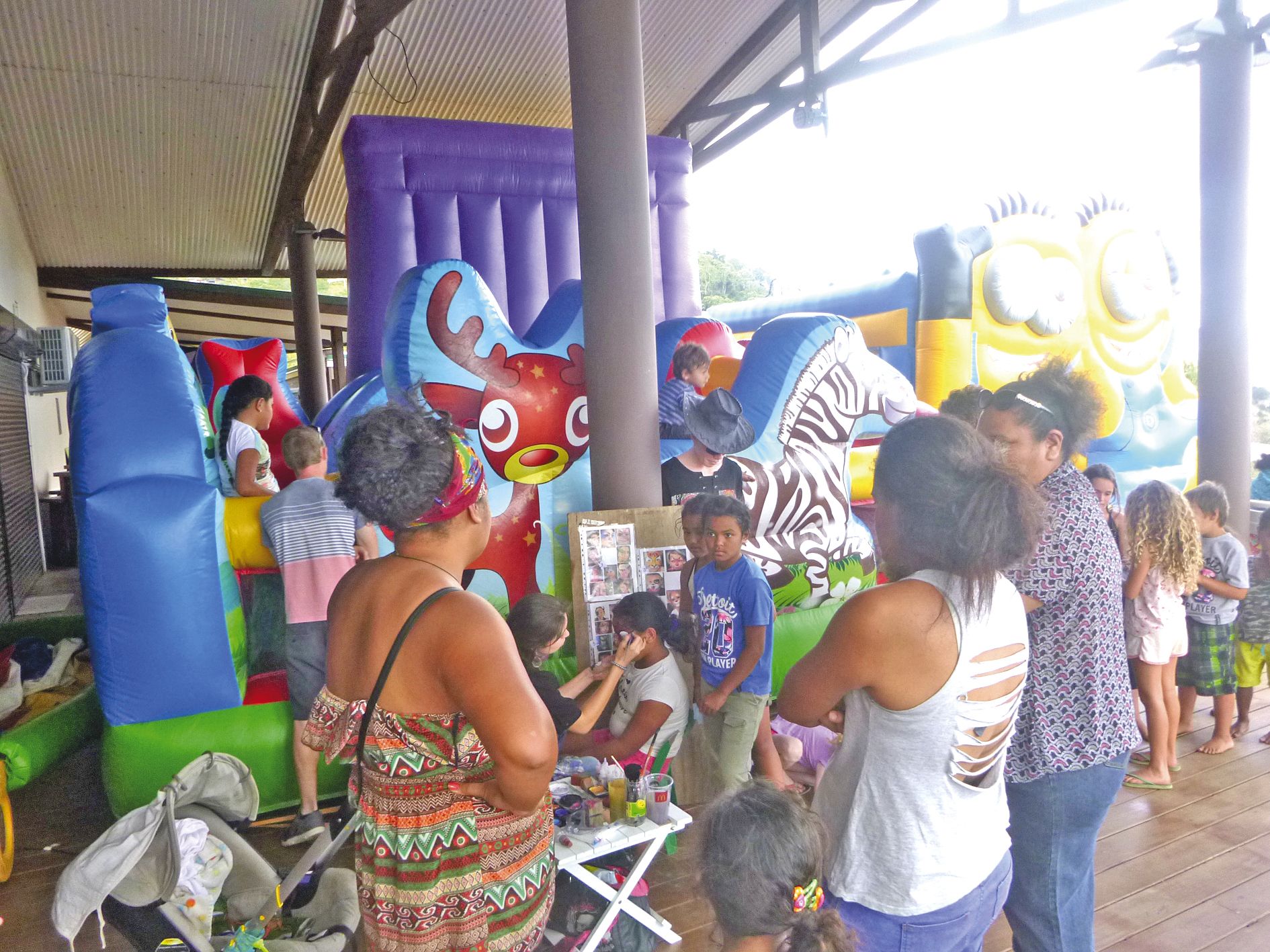 Des stands d’alimentation étaient également prévus pour l’occasion. Les séances de maquillage ont eu un vrai succès.