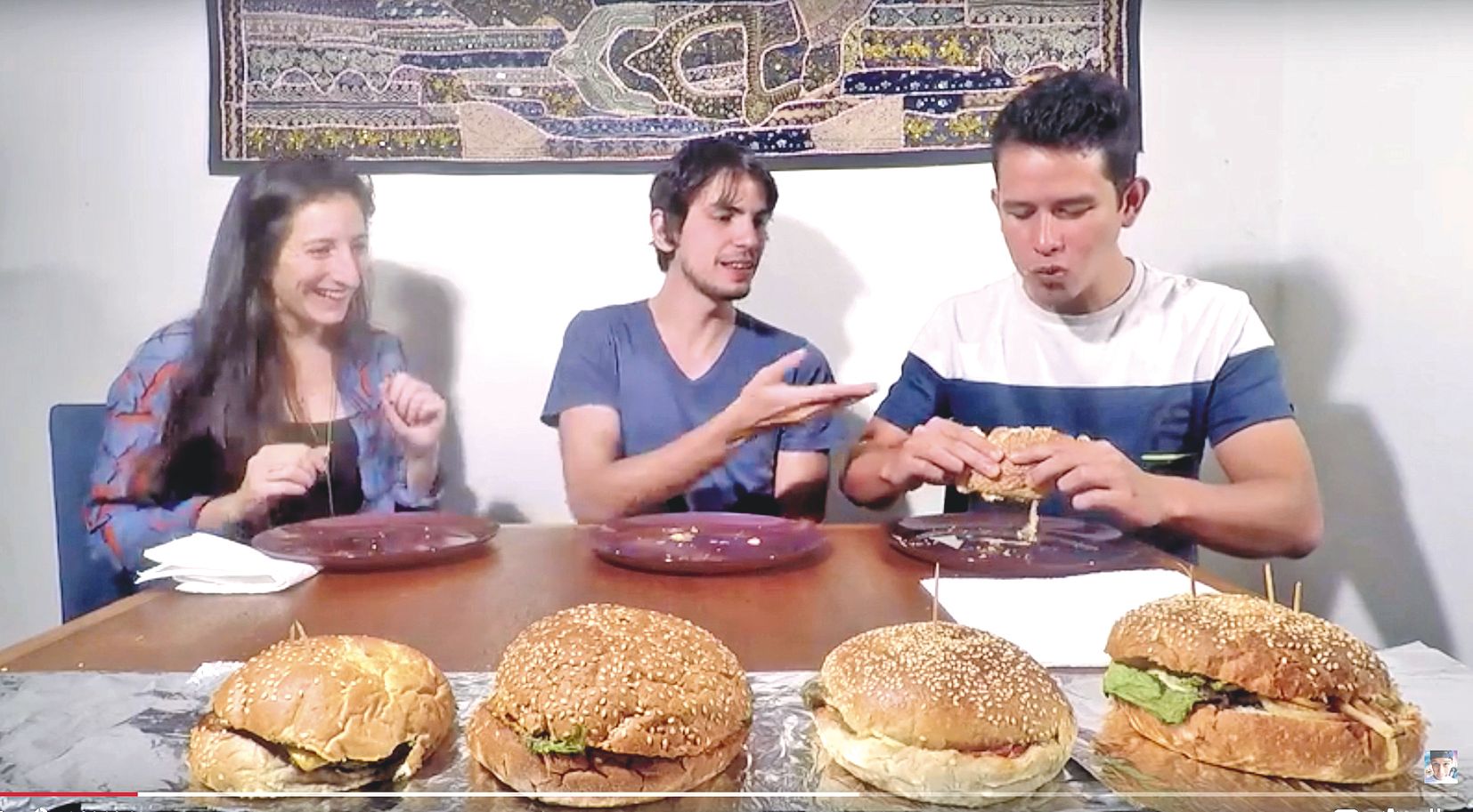Tests détaillés, infos pratiques et bonne humeur, trois  ingrédients principaux des vidéos du Burger’tour.