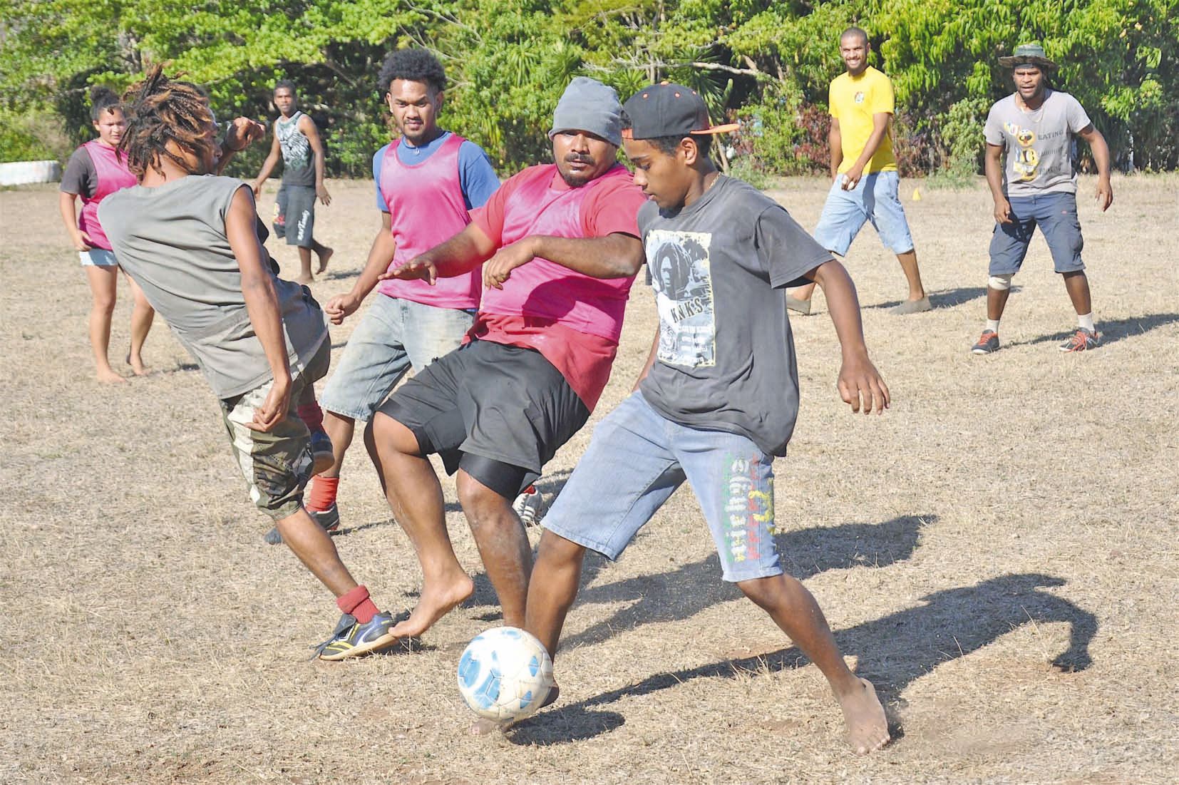 La particularité du TCA est d’être multisports. L’équipe représentative d’un quartier ou d’une tribu doit être mixte. Composée au minimum de dix personnes, elle doit disputer trois épreuves : football à 7, volley-ball et pétanque.