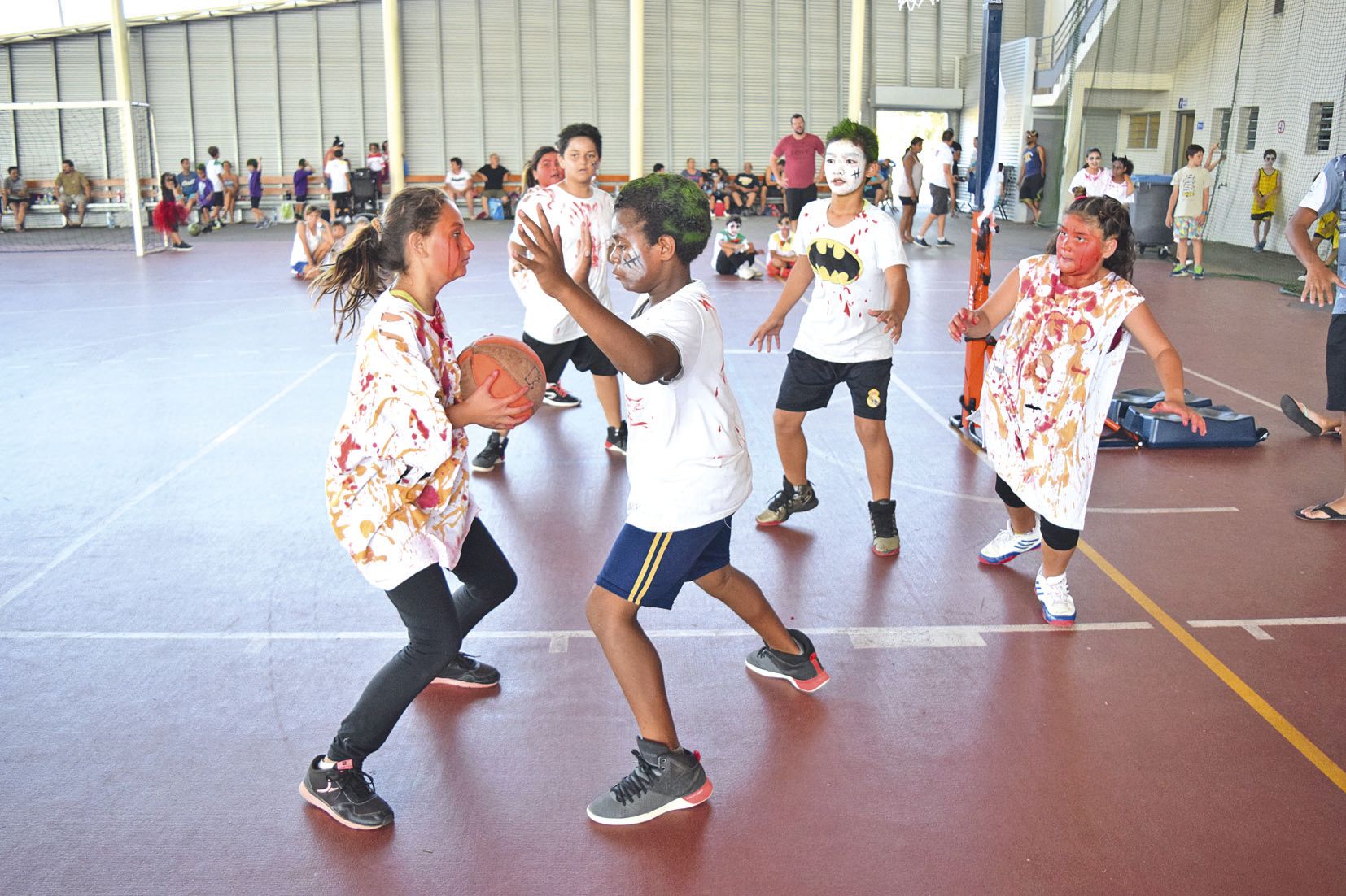 110 enfants se sont rencontrés en match 3 contre 3. Ici, les Diablesses font face à la Zombie team, ces derniers ont remporté la rencontre 5 à 4.