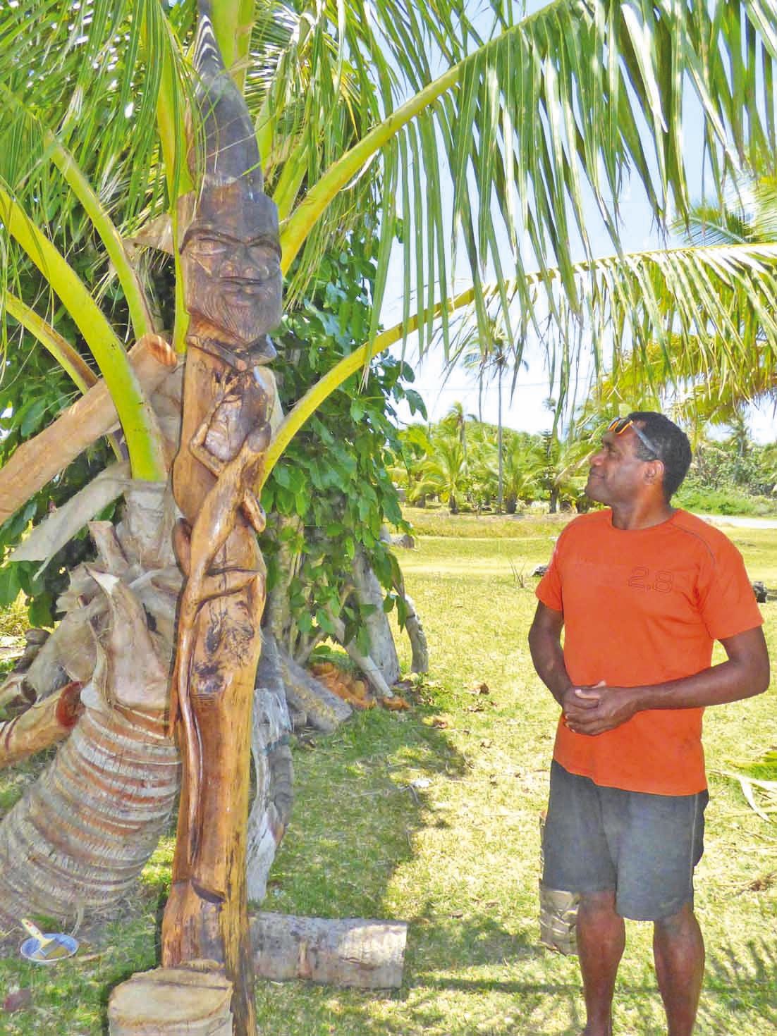 Avec le sculpteur Jacques Ozika, il a été question de bois locaux : gaïac, santal, bois de rose et tamanou.