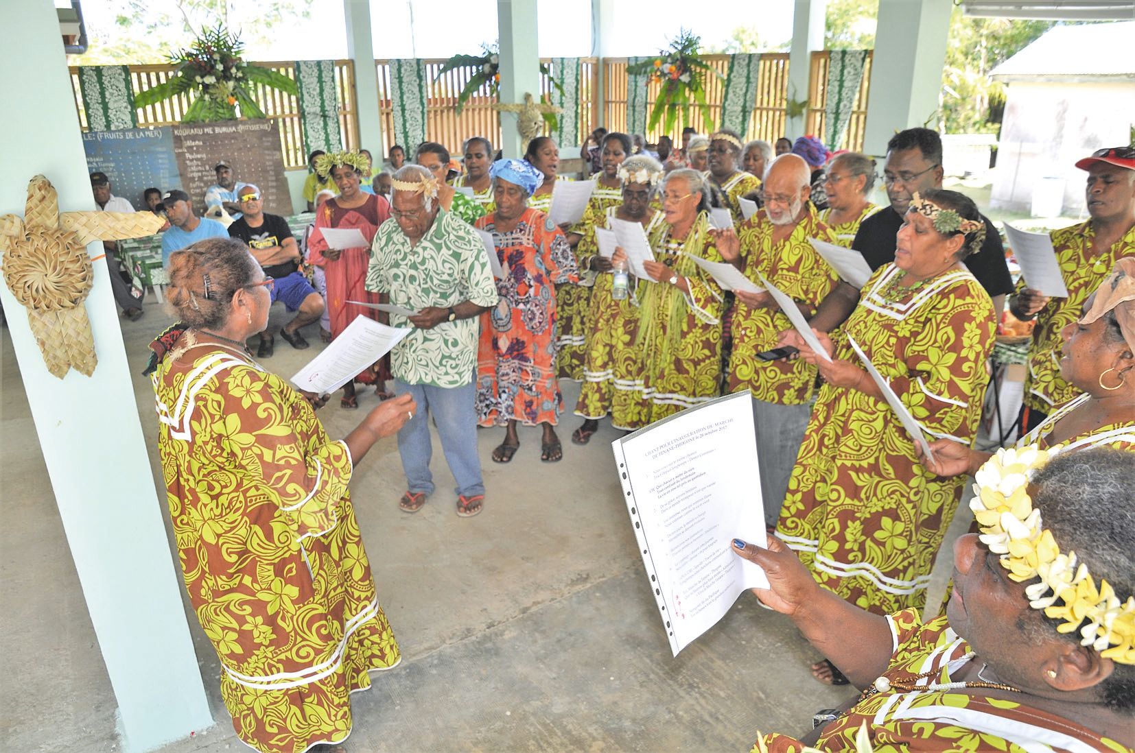 C’est avec la chorale de Ténane que la cérémonie d’ouverture a débuté samedi matin, avant les discours des officiels et les gestes coutumiers. Elle a été suivie par un verre de l’amitié offert à tous par les hôtes du jour.