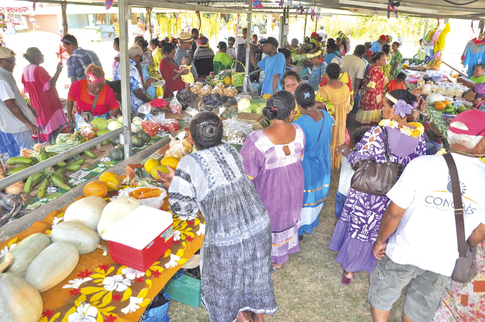 Ténane a souhaité profiter de son grand marché annuel de fin d’année pour fêter la nouvelle halle offerte aux tribus de Ténane-Thogone. Une réussite avec des étals qui débordaient et de nombreux clients heureux de pouvoir poursuivre sur une journée festiv