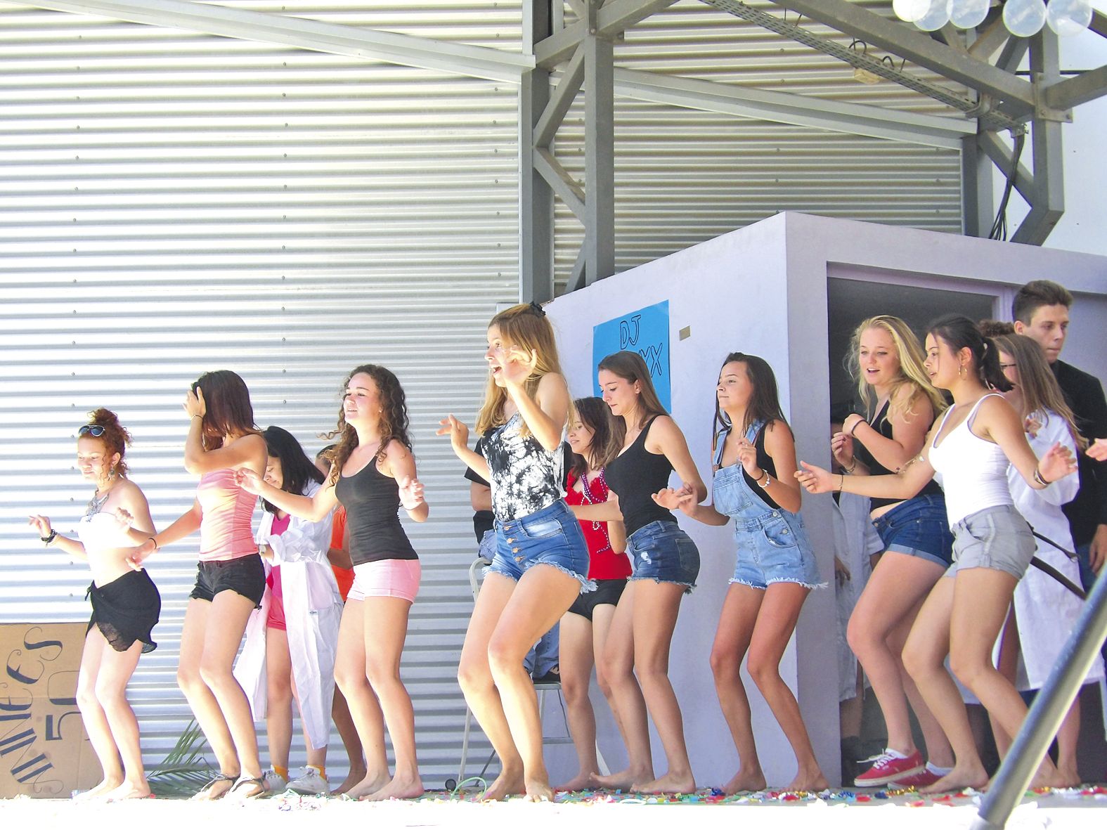 Sur scène, 270 élèves de terminale se sont relayés au fil de la journée pour animer ce moment qui leur était consacré.