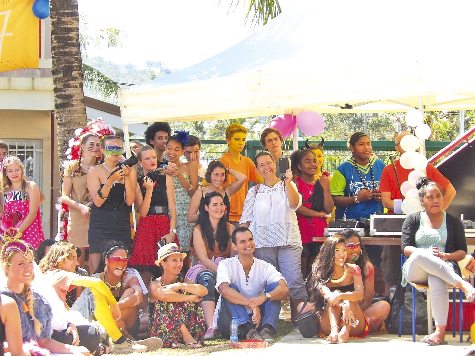 Les autres classes du lycée ont également savouré l’instant pour dire au revoir aux terminale.