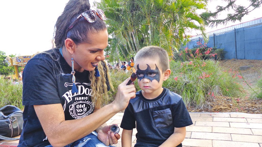 Les enfants ont pu se faire maquiller selon leur envie, comme ici un masque de Batman.