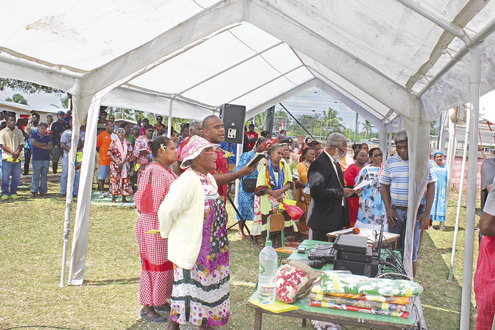 Ses anciens élèves et ses amis ont tenu à rendre un hommage à cette dame qui usait parfois de ses claquettes pour les faire réussir et devenir des responsables.