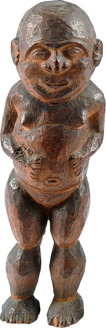 Cette  sculpture anthropomorphe  en bois est d’ordinaire conservée au musée des Confluences à Lyon.