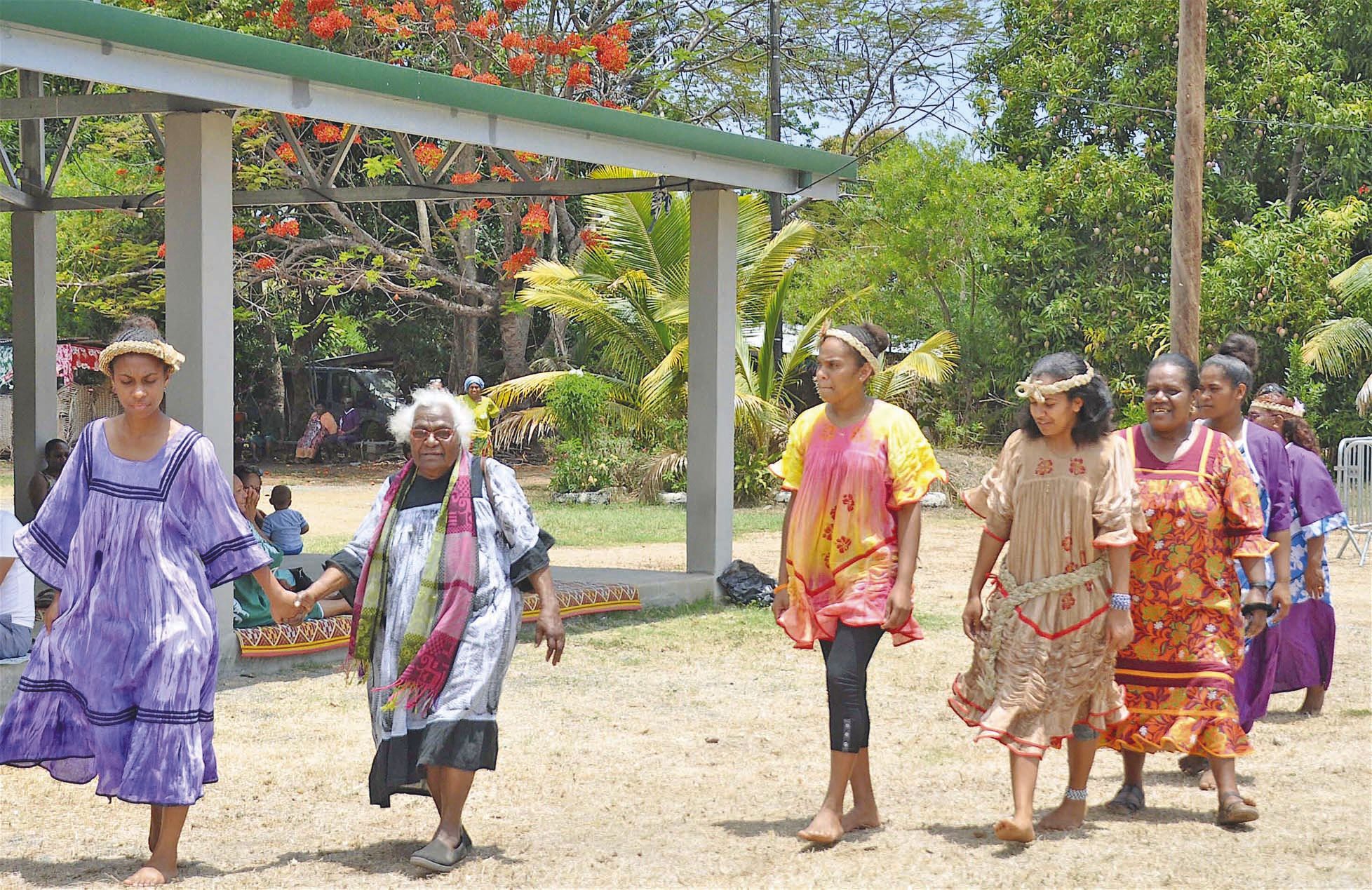 Un autre objectif du CACC est de valoriser le savoir-faire des couturières et des vannières de la commune. Un défilé de mode a permis de présenter les modèles de trois couturières, Salomène Teimboanou, Elisabeth Poy-Yethi et Daouva Poymegna : des robes mi