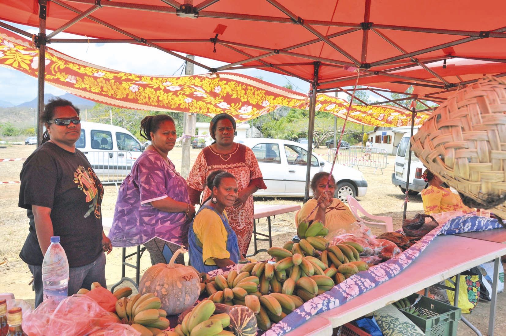 L’association du marché communal Yuanga s’est jointe à la manifestation en tenant exceptionnellement son marché hebdomadaire sur le site de la tribu de Baoui.