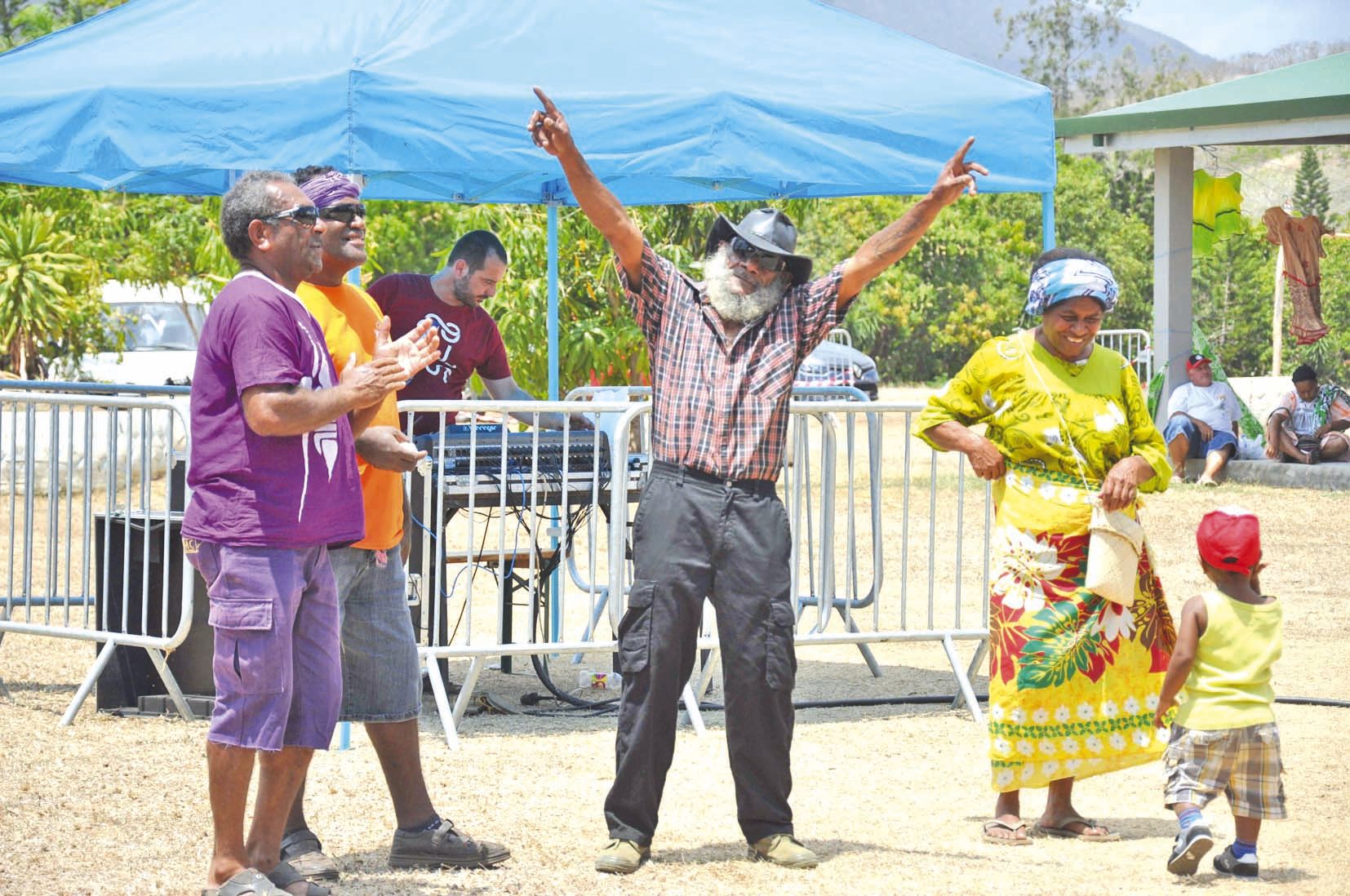 Si le public s’est montré plutôt timide en cours d’après-midi, ses rangs se sont renforcés en soirée pour profiter des prestations des différents groupes.