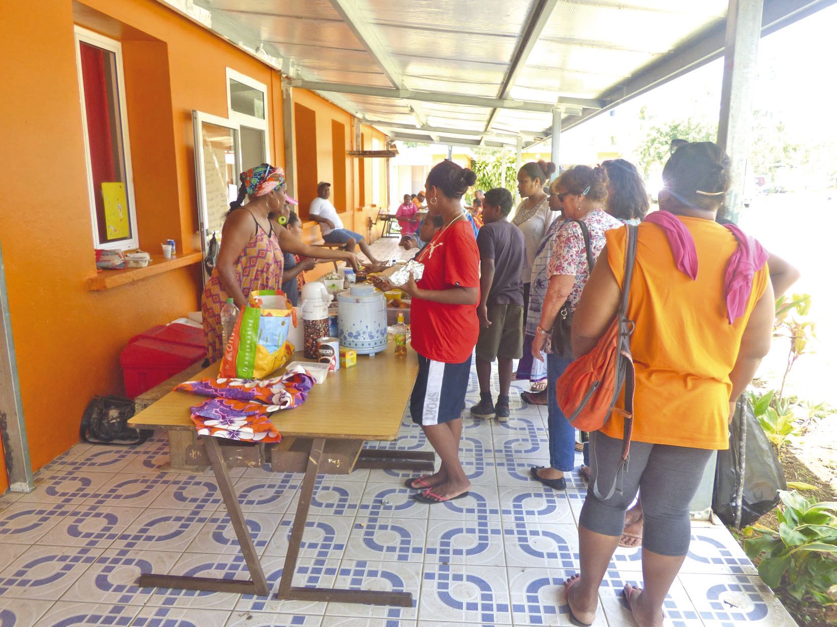 Les stands de nourriture n’ont pas désempli. Les parents d’élèves et les enseignants ont apporté des plats préparés, des gâteaux, des quiches ou encore des pizzas.