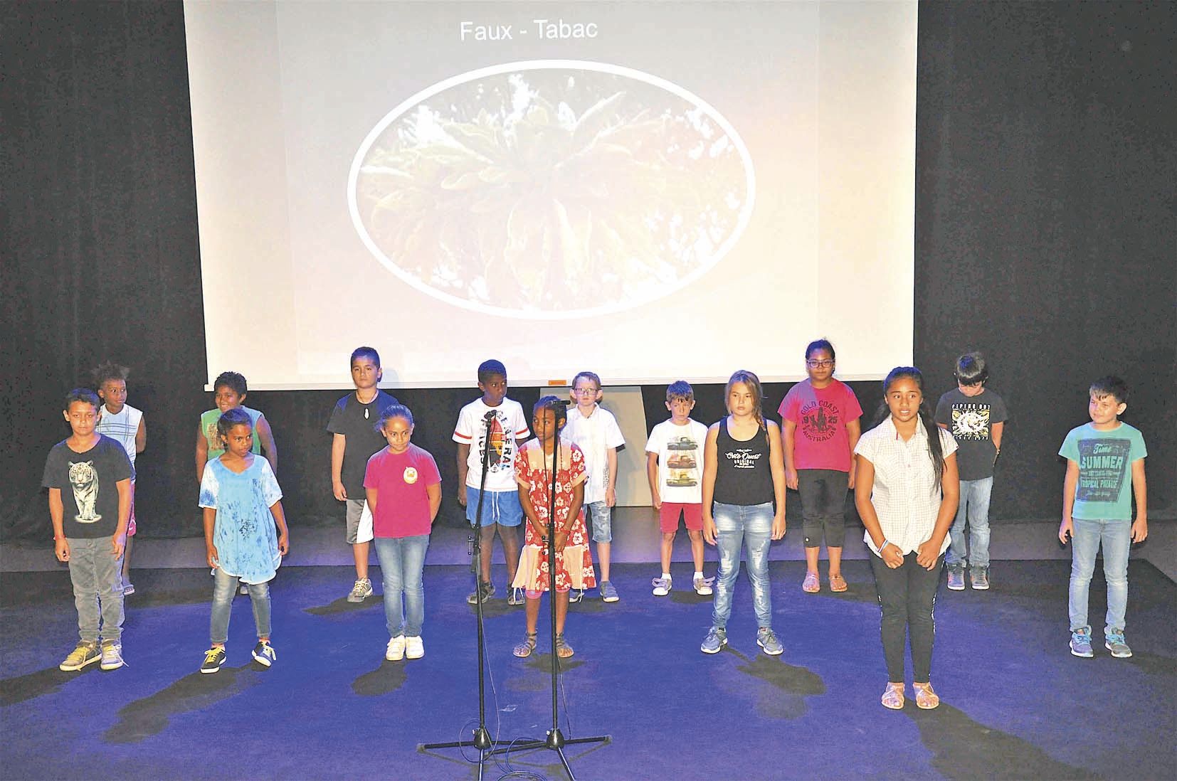 La classe de CM1 de l’école Charles-Mermoud a présenté le poème Plantes magiques.