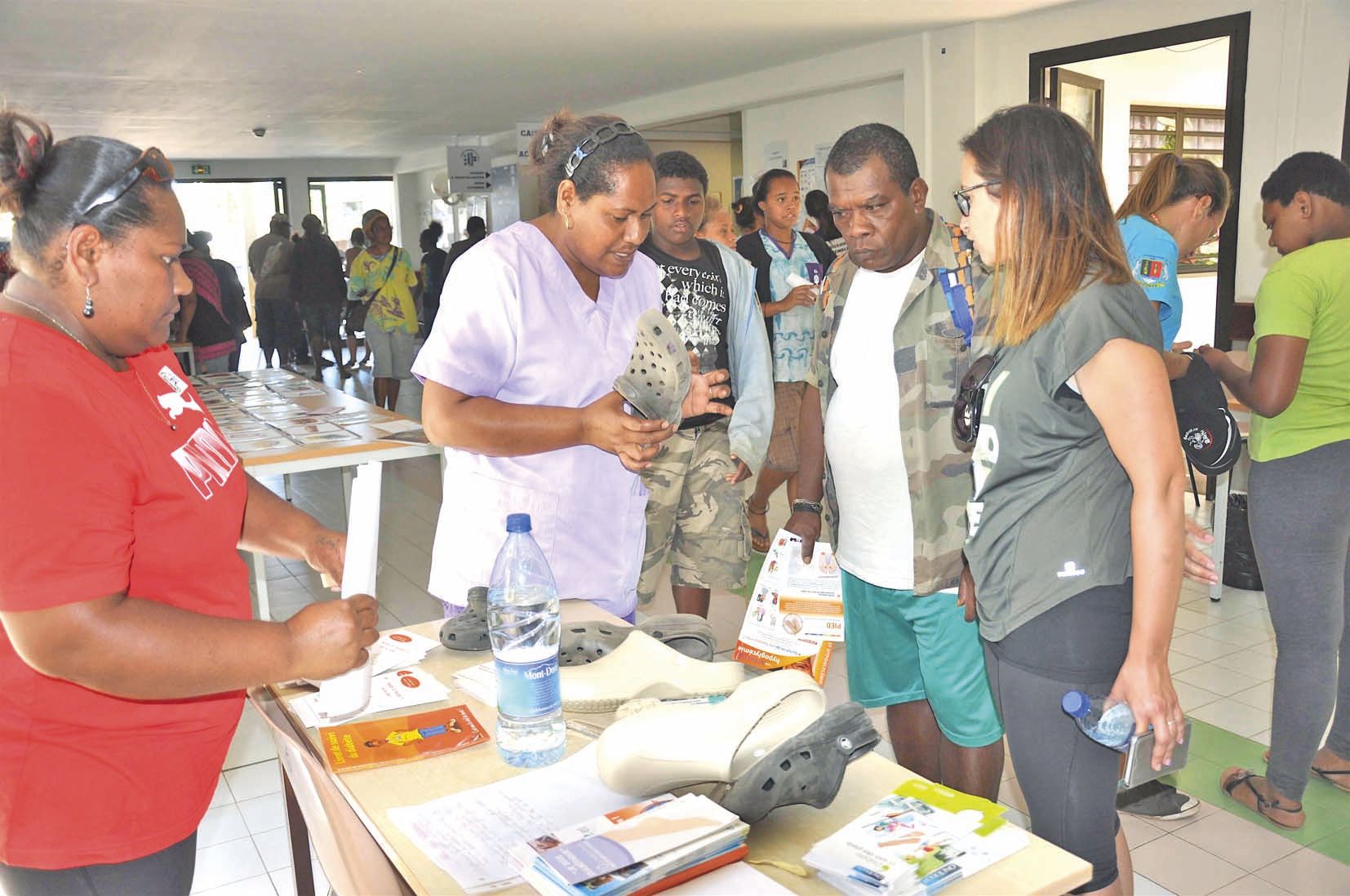 L’objectif de cet atelier était de faire prendre conscience à chacun ce qui était dangereux pour les pieds. Le centre de chirurgie de l’hôpital accueille une grande partie de patients diabétiques pour des problèmes de pied, qui vont entraîner des surinfec