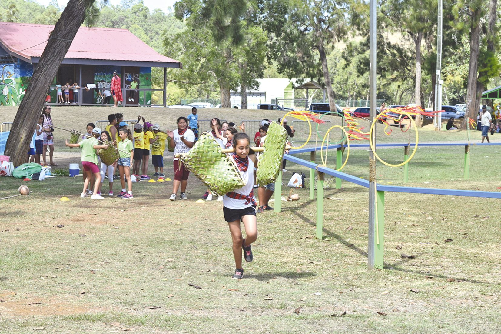 L’école John-Higginson a battu celle de Frédéric-Louis-Dorbritz au jeu traditionnel du « porteur de fruits ».  Venu de Tahiti, ce sport consiste à courir avec des poids sur les épaules.