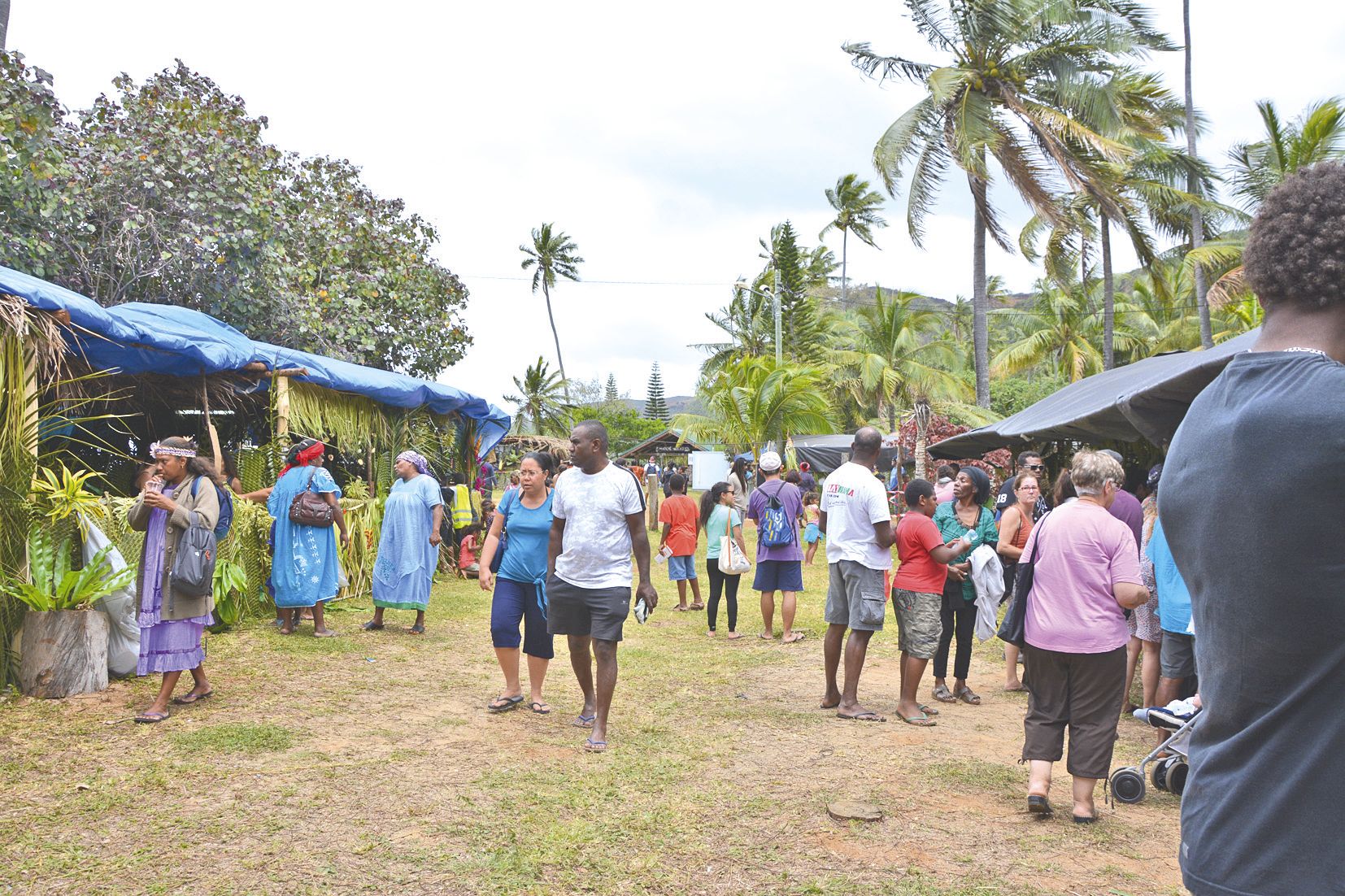 Deux mille visiteurs, sur les deux jours, se sont promenés dans les allées du grand marché ou ont participé aux nombreuses animations proposées autour de la tribu de Goro, tous les habitants s’étant mobilisés pour animer l’événement.