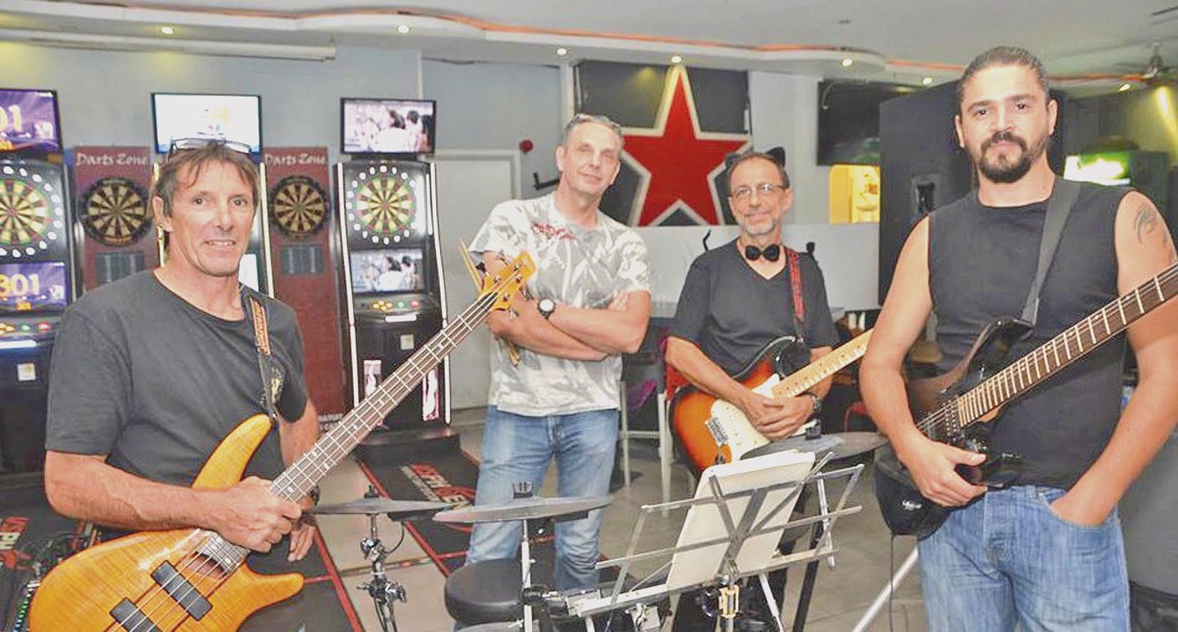 Le groupe de pop rock Les Roussettes Noires se produira au Malecón Café ce soir, à 20 heures.