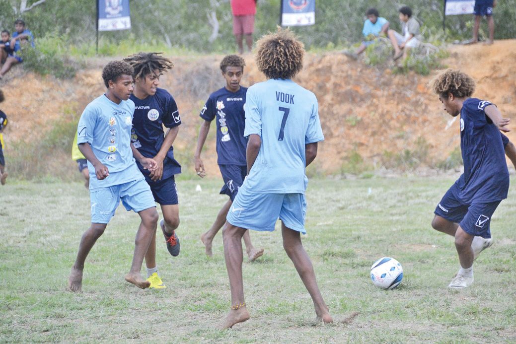 Au football, les équipes se sont affrontées sans se faire de cadeaux, mais l’ambiance est toujours restée conviviale.