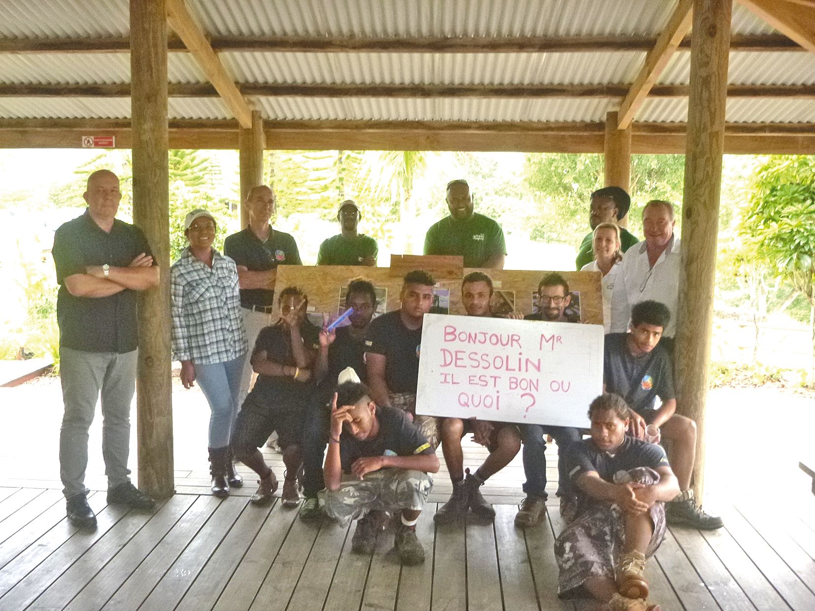 Les élèves ont voulu rendre hommage à leur professeur, Jean-Marc Dessolin, en convalescence.