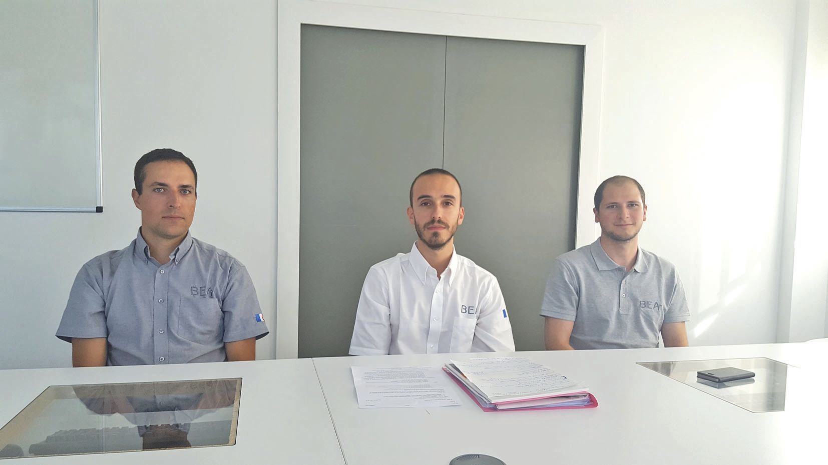 Les trois enquêteurs du BEA, Julien Ballester, Nicolas Courjaud et Thierry Rozec, ont passé cinq jours sur le Caillou.