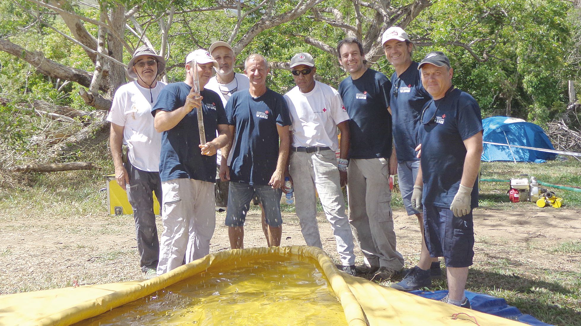 La section « groupe eau ou Wash » fournit l’eau potable à partir de celle de la rivière qui est pompée et stockée dans un grand bassin de décantation. Le précieux liquide est filtré par la suite et sa qualité est régulièrement vérifiée.