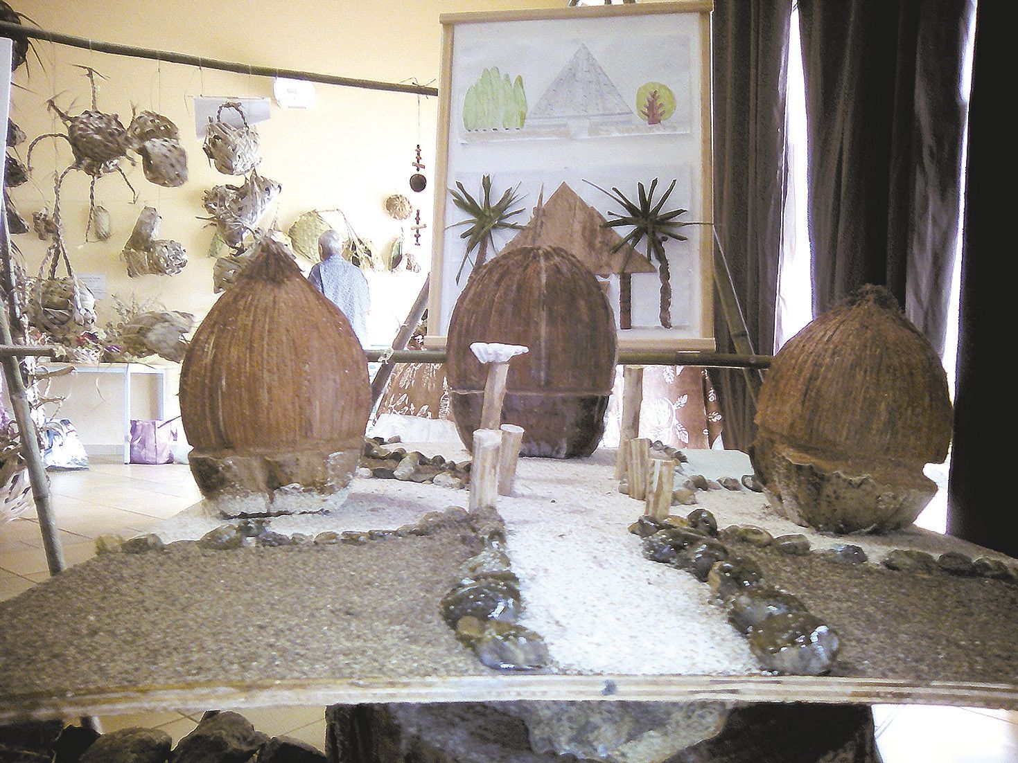 Pour l’exposition « Nyî Mwâ », les collégiens ont travaillé sur la case.