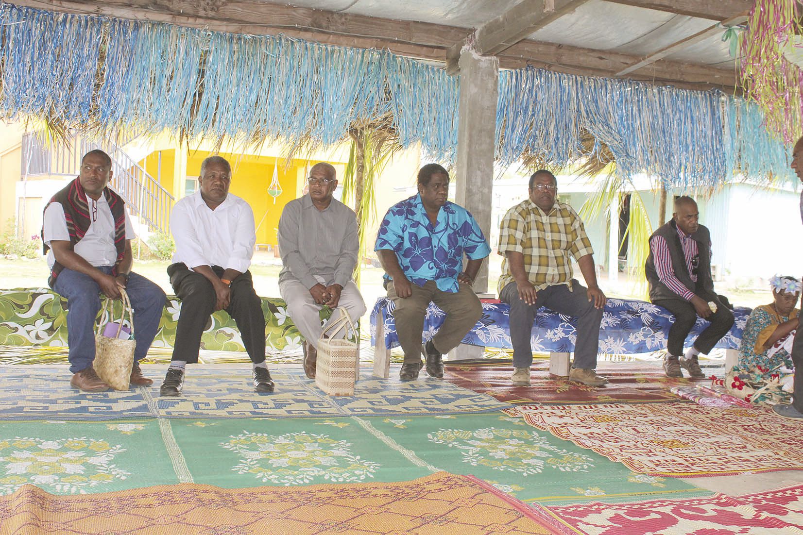 Les membres du conseil régional ne drehu, l’organe suprême de l’EPNKC de la région drehu, ont été accueillis sous le préau du presbytère de Siloam.