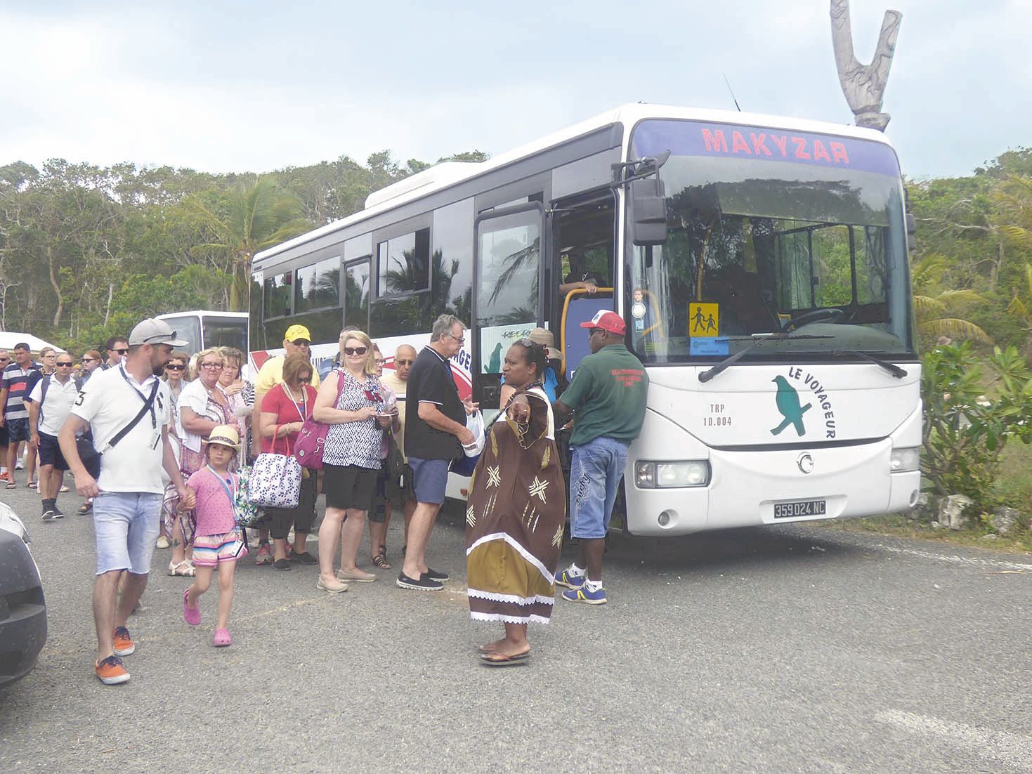 Plus de 500 croisiéristes ont opté pour les circuits touristiques à bord de bus, de navettes et de voitures de location avec chauffeurs. Une occasion de découvrir les curiosités de l’île.
