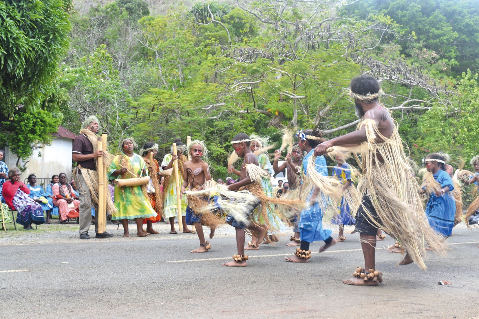 Des danses kanak ont été interprétées par les enfants des écoles de Waraï et de Coula.