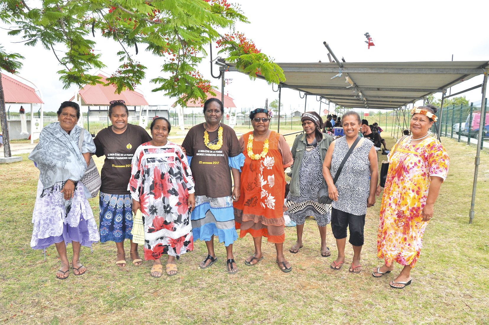 Rose Ngaiohny et Emilie Katrawi, responsable du service Femme et famille, ont été les chefs d’orchestre de la semaine. Sur leur tee-shirt marron, on pouvait lire « le bien-être de la femme favorise l’harmonie sociale ». Au cours de la dernière journée, au