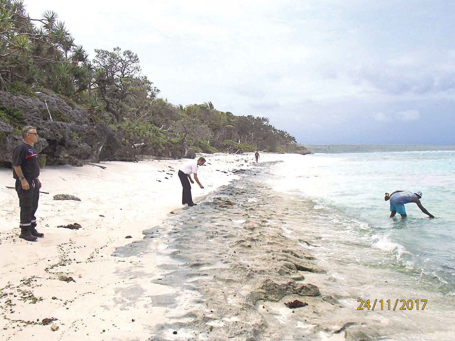 Comme à Lifou depuis plusieurs jours, des opérations de ramassage de galettes de fioul doivent être organisées ce matin sur la côte Est.