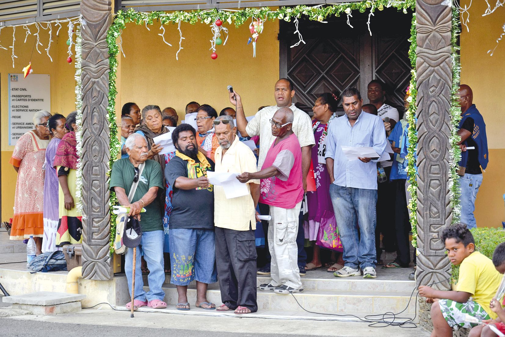 Après les discours officiels, la chorale de Koné a proposé plusieurs chants, avant le départ de la procession.