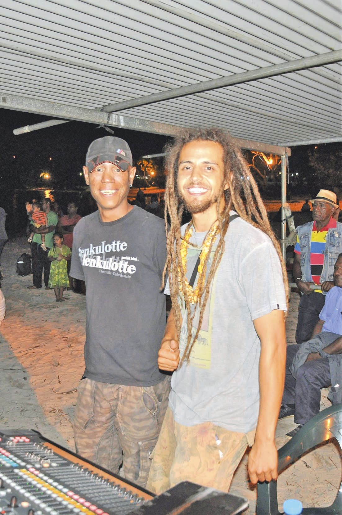 Malgré les difficultés rencontrées en raison des fortes pluies de la veille, Issaka et Gustavo ont assuré la technique chaque jour jusqu’au bout de la nuit. Une performance remarquée.