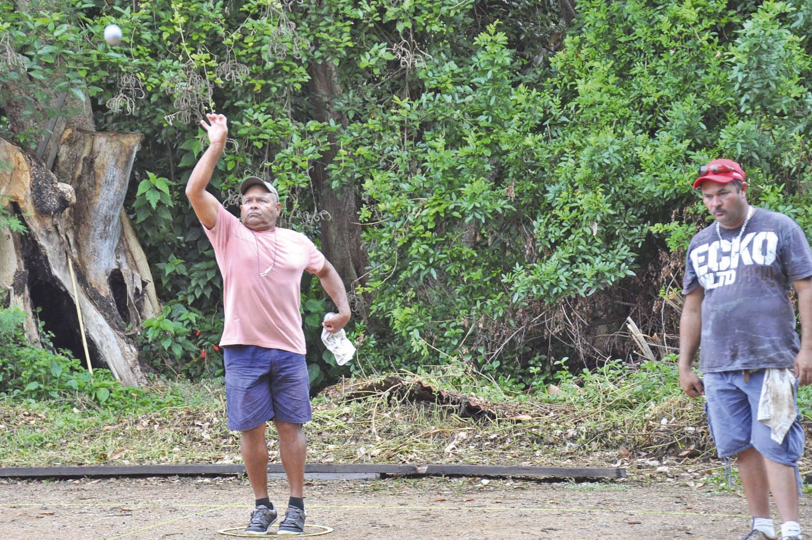 Le public, venu nombreux, a pu trouver sur le site les stands traditionnels de vente  de produits locaux et de restauration. Les organisateurs avaient également prévu  un grand bingo, ainsi que des rencontres de volley-ball et un tournoi de pétanque.