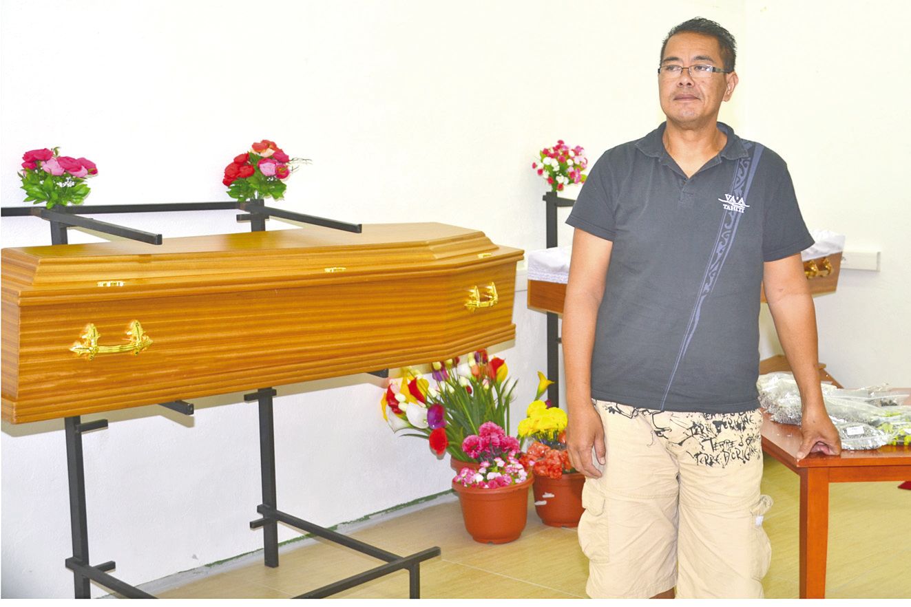En complément d’Aïto ambulance, Ken Maihuri a créé son entreprise de pompes funèbres.