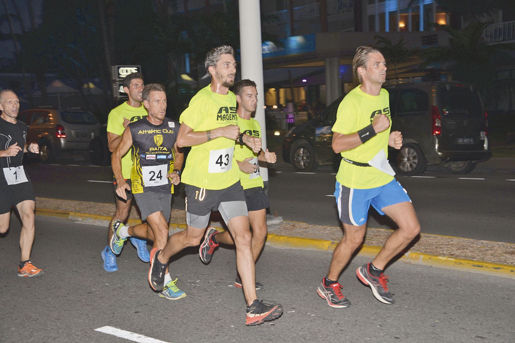 Ils étaient nombreux à porter les t-shirts jaune fluo de l’AS Magenta, hier. Une trentaine de licenciés s’étaient inscrits à la course, organisée par leur club.