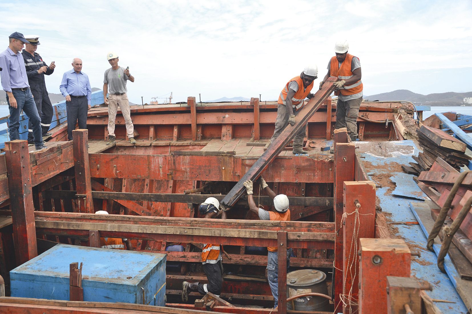 Une visite de ce chantier a été organisée hier en présence du haut-commissaire de la  République, Thierry Lataste, du vice-président du gouvernement, Jean-Louis d’Anglebermes, et du procureur de la République, Alexis Bouroz.